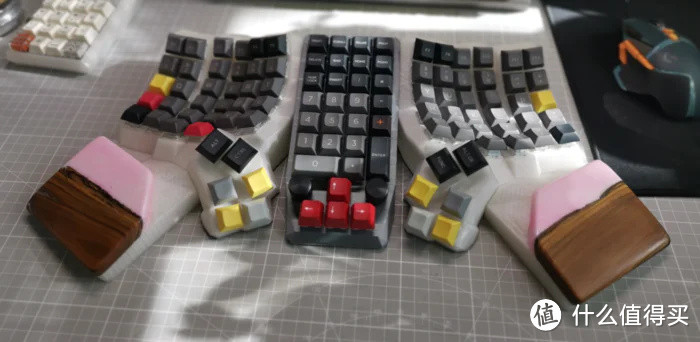 两把双旋钮Dactyl 6X6键盘