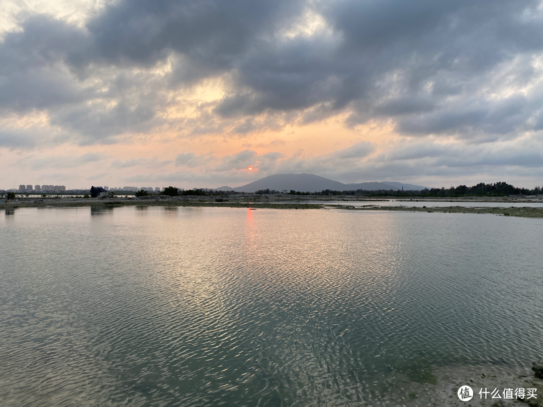 海南免费摸花蛤景点：陵水县新村镇海边退潮摸花蛤，享受免费花蛤大餐