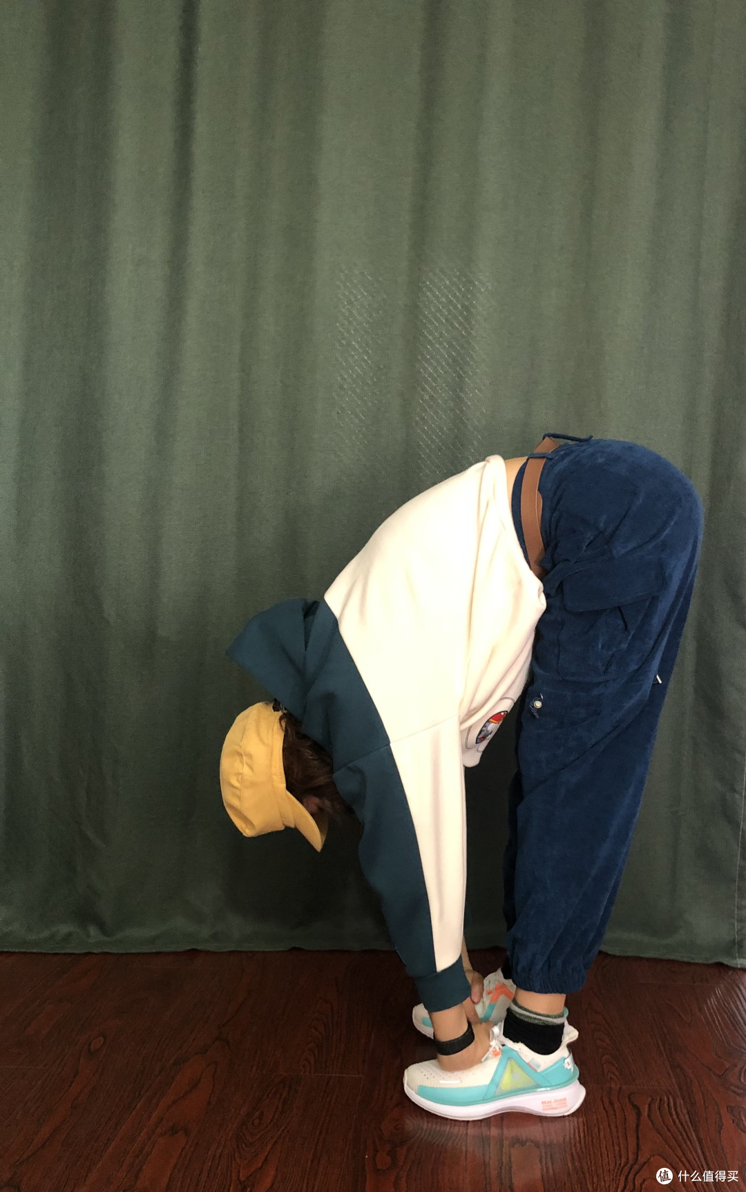 减肥、调整体态，真人示范摸鱼时间可做的拉伸/自重抗阻/平衡训练，比办健身卡管用