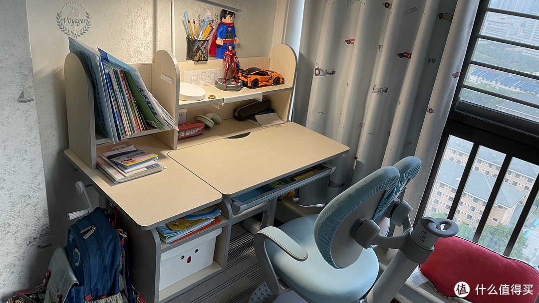 一张儿童书桌，送给儿子的一片天地