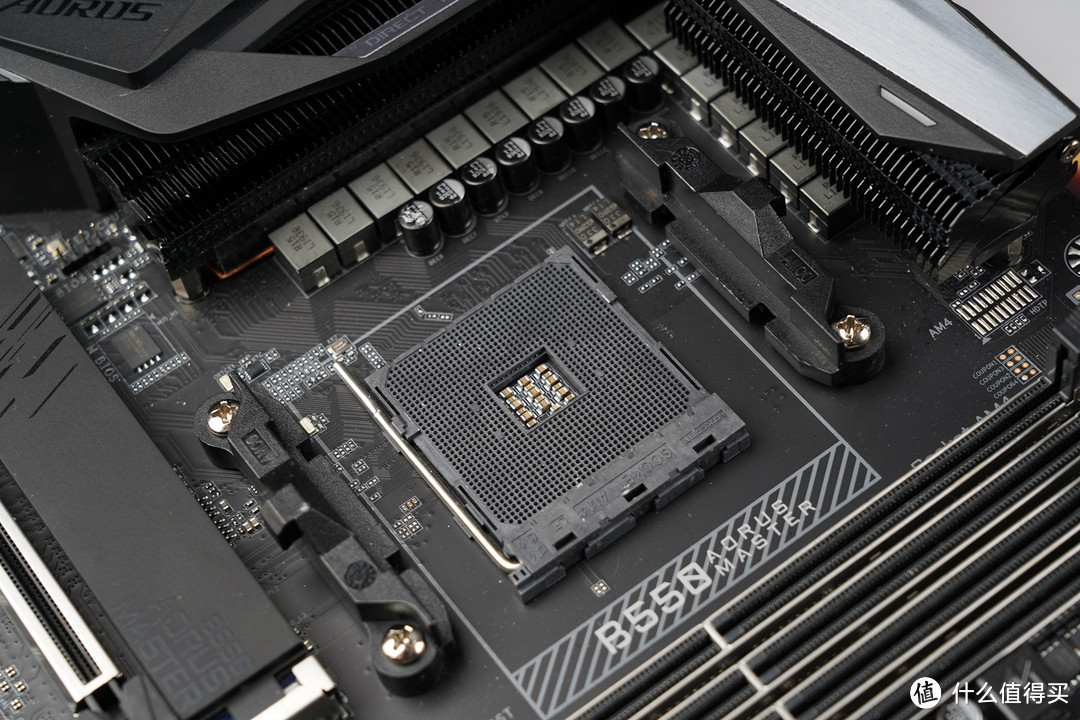 AMD AM4接口，完美兼容Zen 3全新架构的锐龙5000系列处理器。