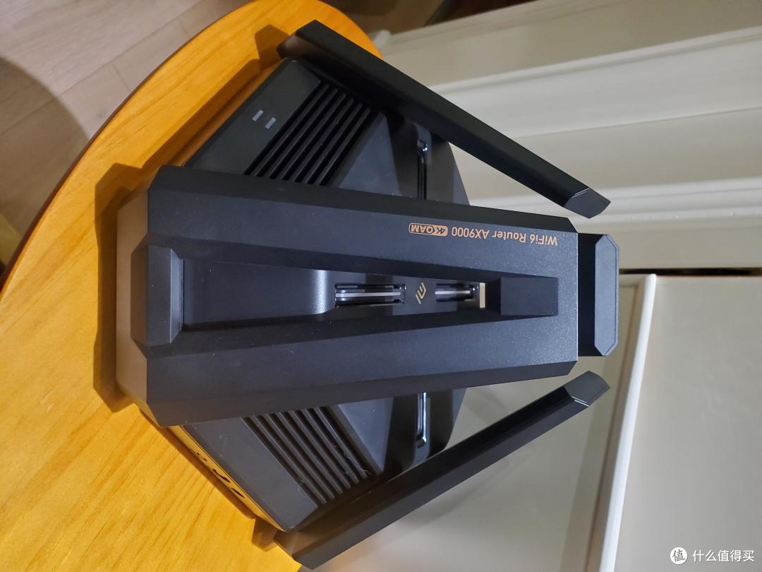 路由器交流站长证实了ax9000和ax6000不一样,1g接口不共享带宽.