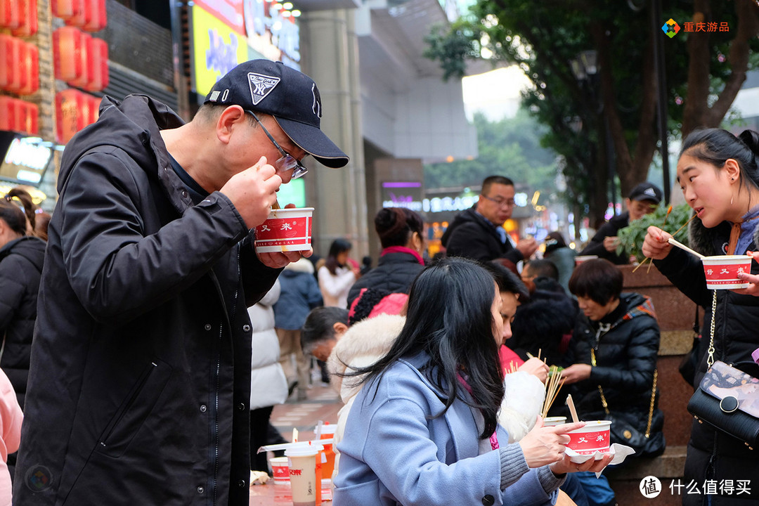 所有人都爱解放碑：高端商业与亲民美食汇聚，是重庆人的精神所在