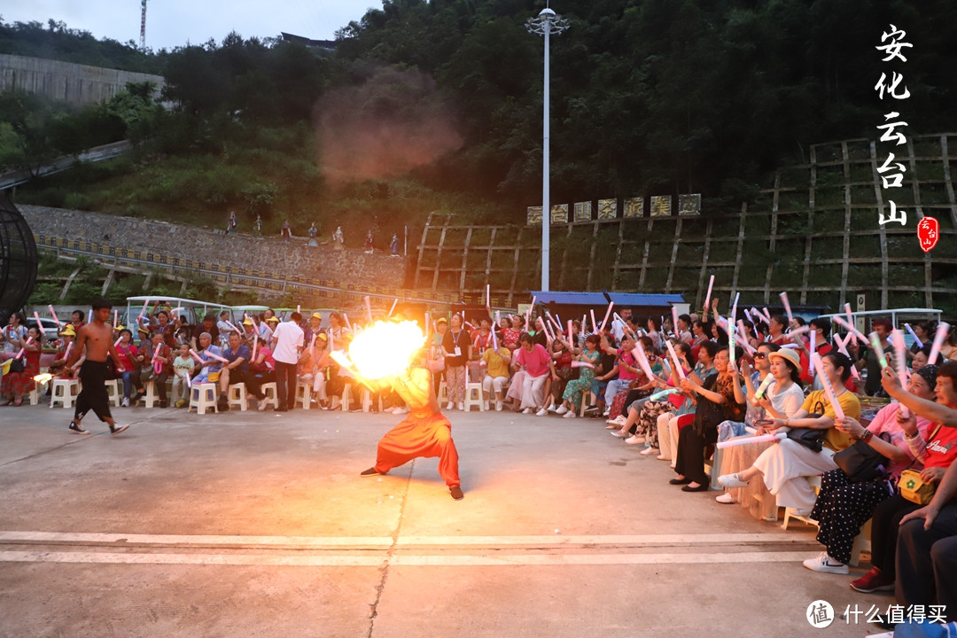 云台山风景区篝火晚会在柳叶湖山庄举办