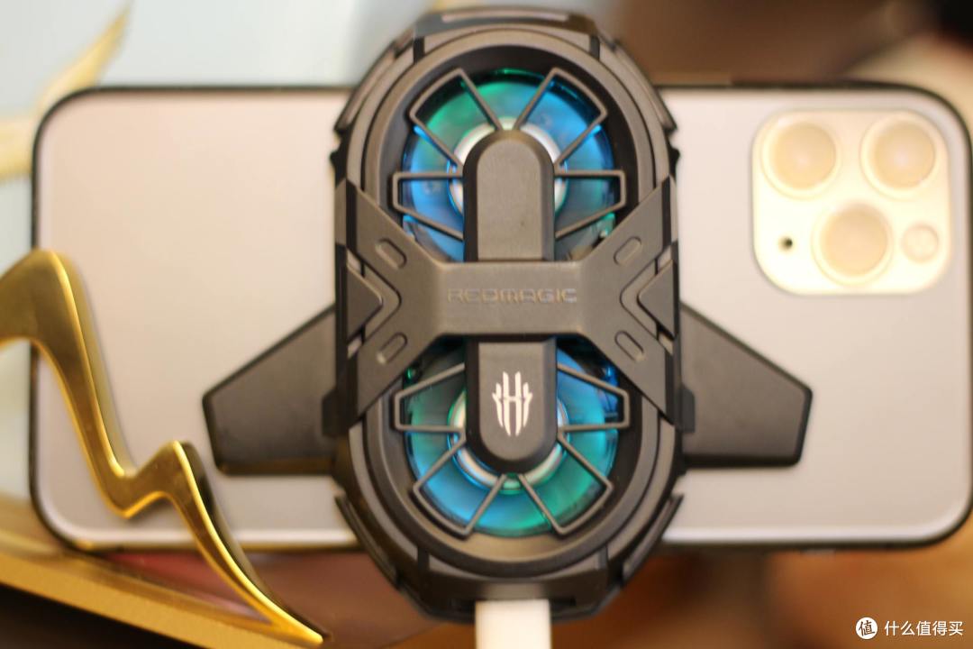 iPhone玩游戏发热危害不小,百元小神器轻松解决保护你的手机