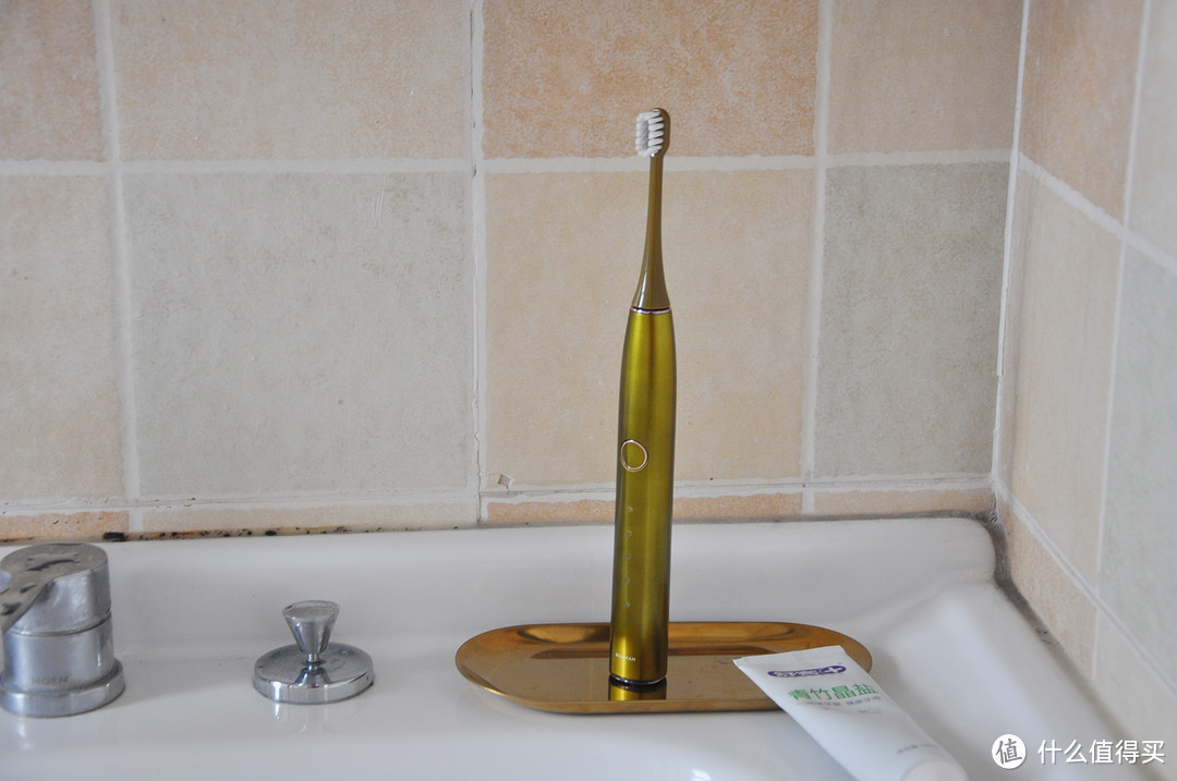 电动牙刷还配洁面刷？且看阿里巴巴联合打造的罗曼声波牙刷T10S评测，到底是否值得买？