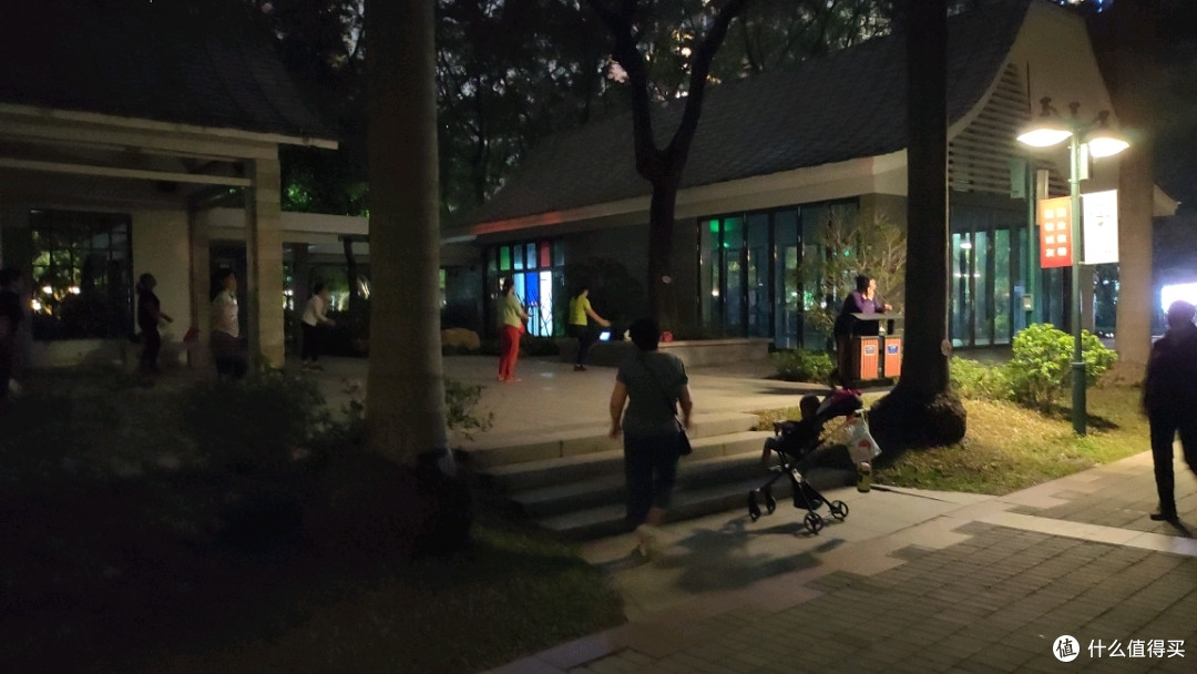 想跑步,楼下就是跑道