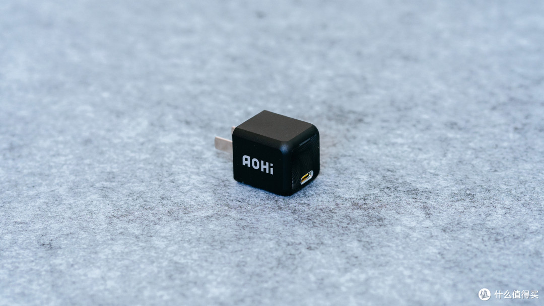 手机?平板?我连笔电都能充-AOHI MAGCUBE 30W超小氮化镓充电器体验