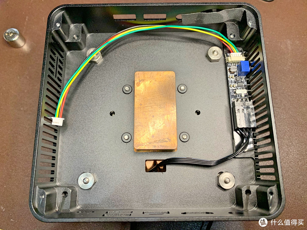 NUC8双烤50W不爆炸？DIY PC版机箱焦作人 小伙直呼：魔鬼吧！