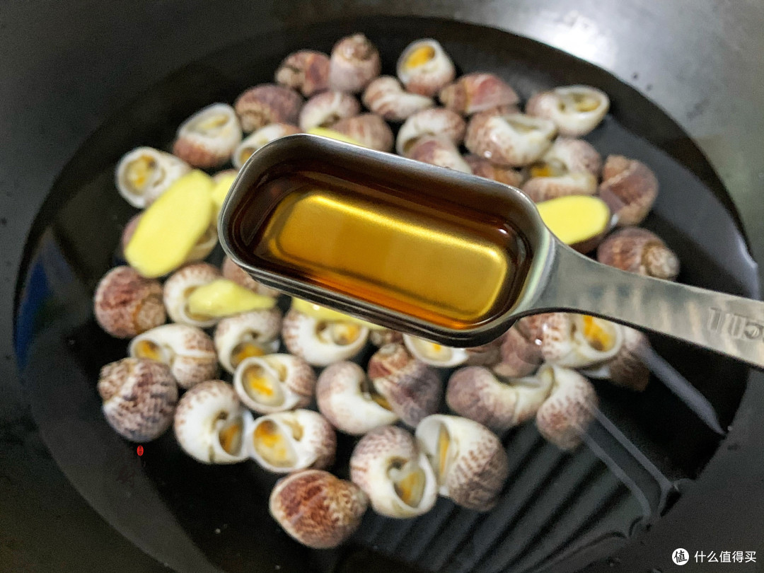4月碰到此海鲜别手软，煮好淋入料汁一拌，够鲜美