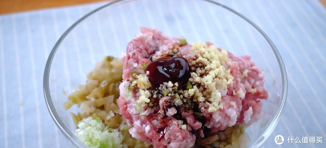 自制榨菜鲜肉饼，里面全部都是榨菜肉馅儿