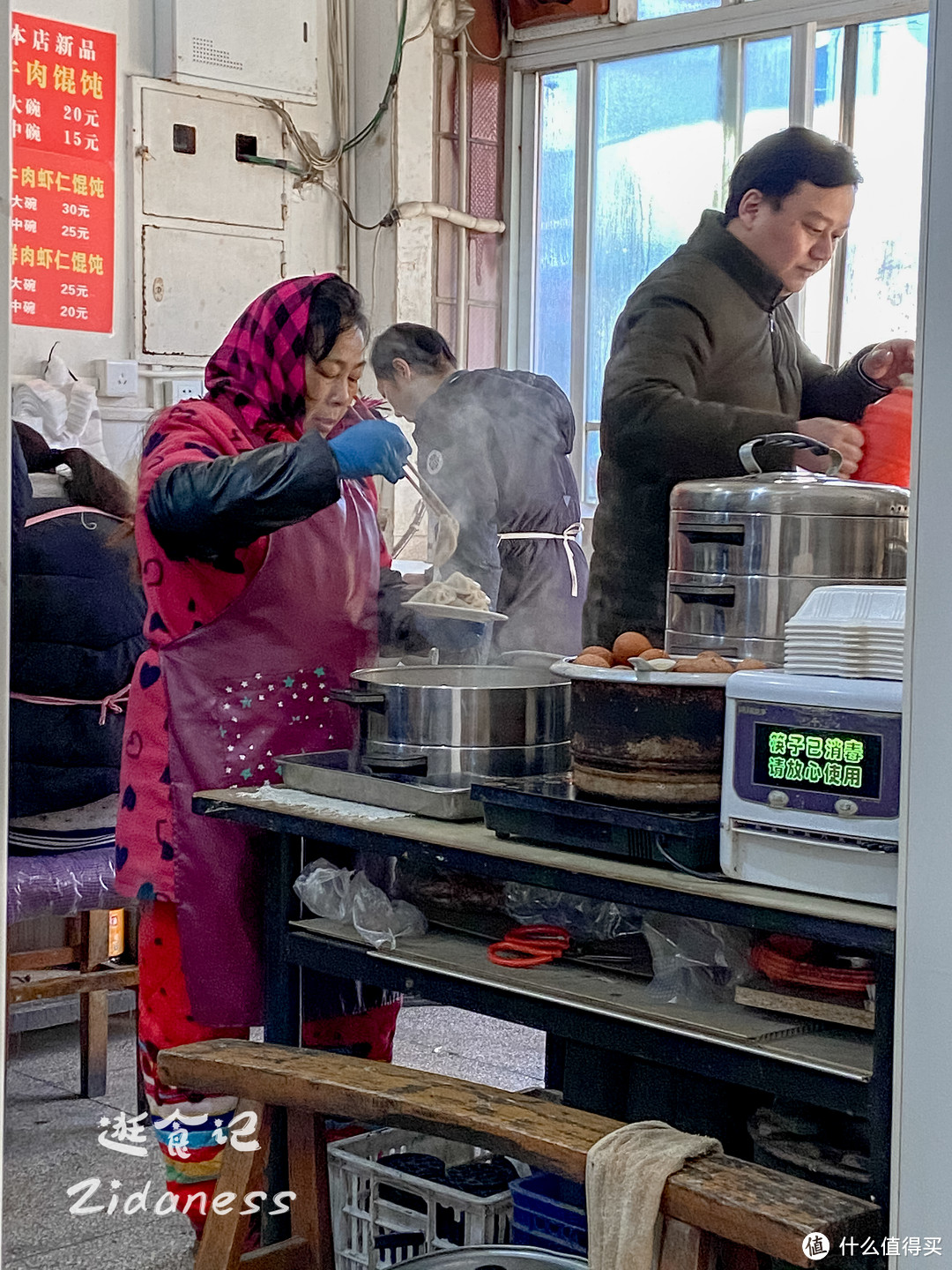 扬州周边千年古镇上有家百年网红馄饨店，一早上能卖400碗