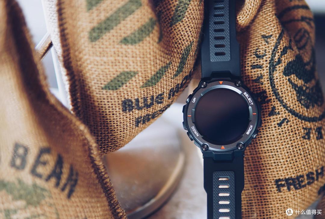 棱角分明，处处彰显运动气息：Amazfit T-Rex Pro深度体验
