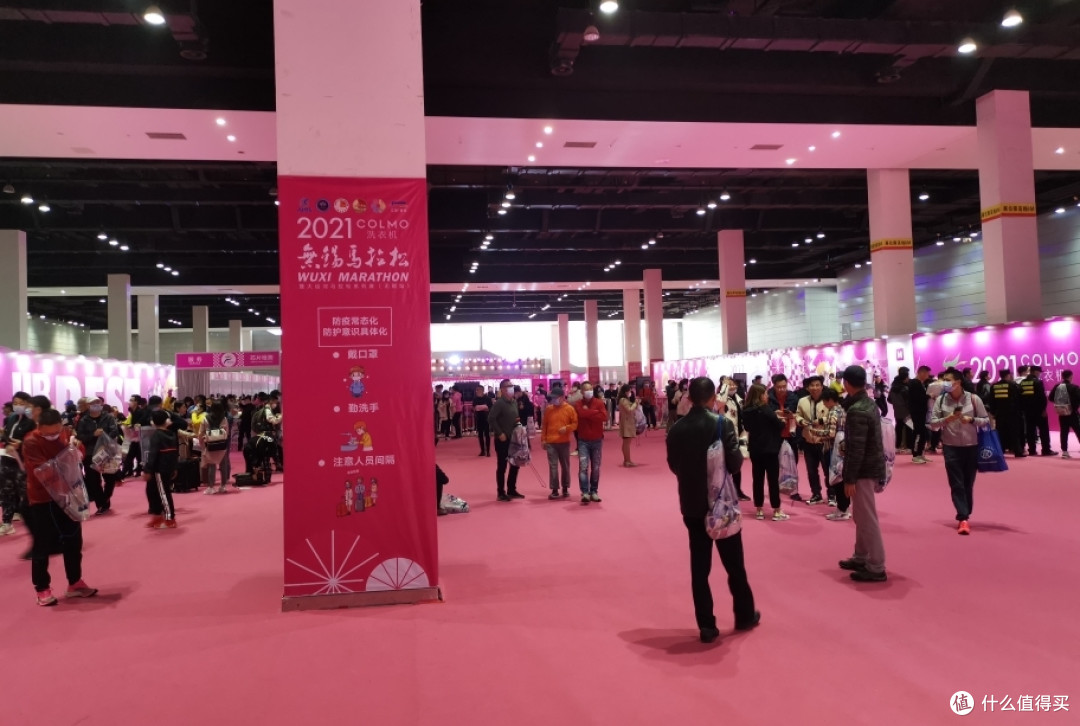 场馆内的参赛选手们