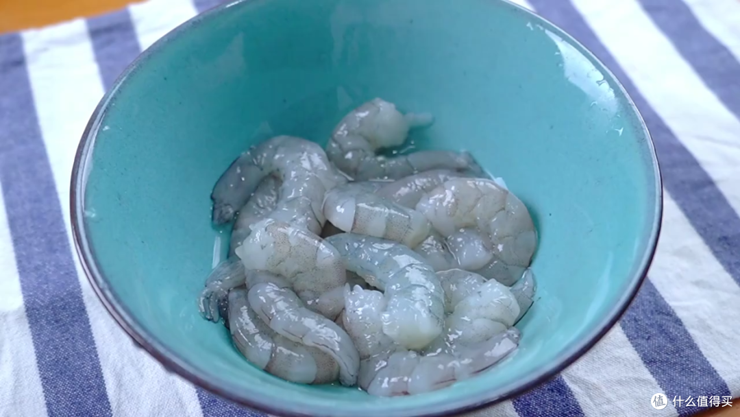 熬一锅暖暖的鲜虾粥,有肉有菜又有饭