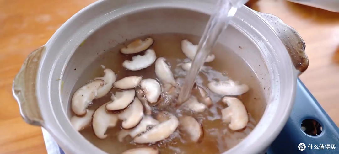 熬一锅暖暖的鲜虾粥,有肉有菜又有饭