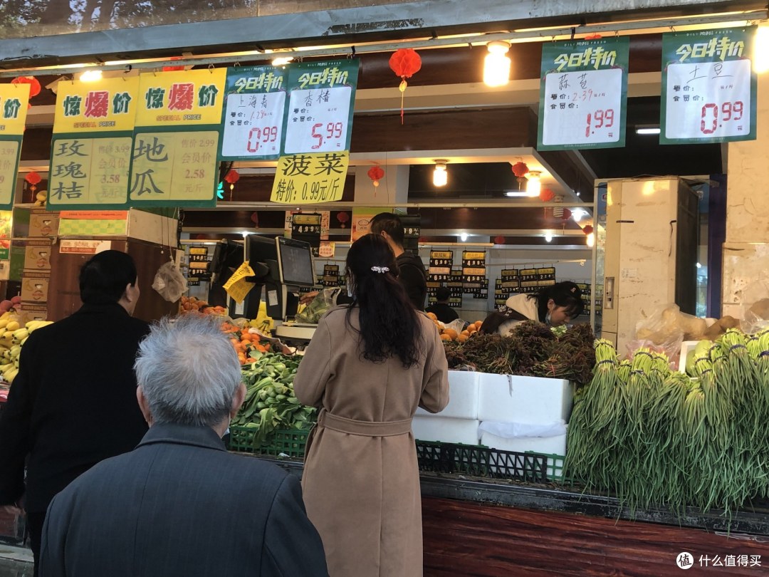 香椿别再炒鸡蛋了,配上牛肉这样吃,香辣过瘾,吃完之后唇齿留香
