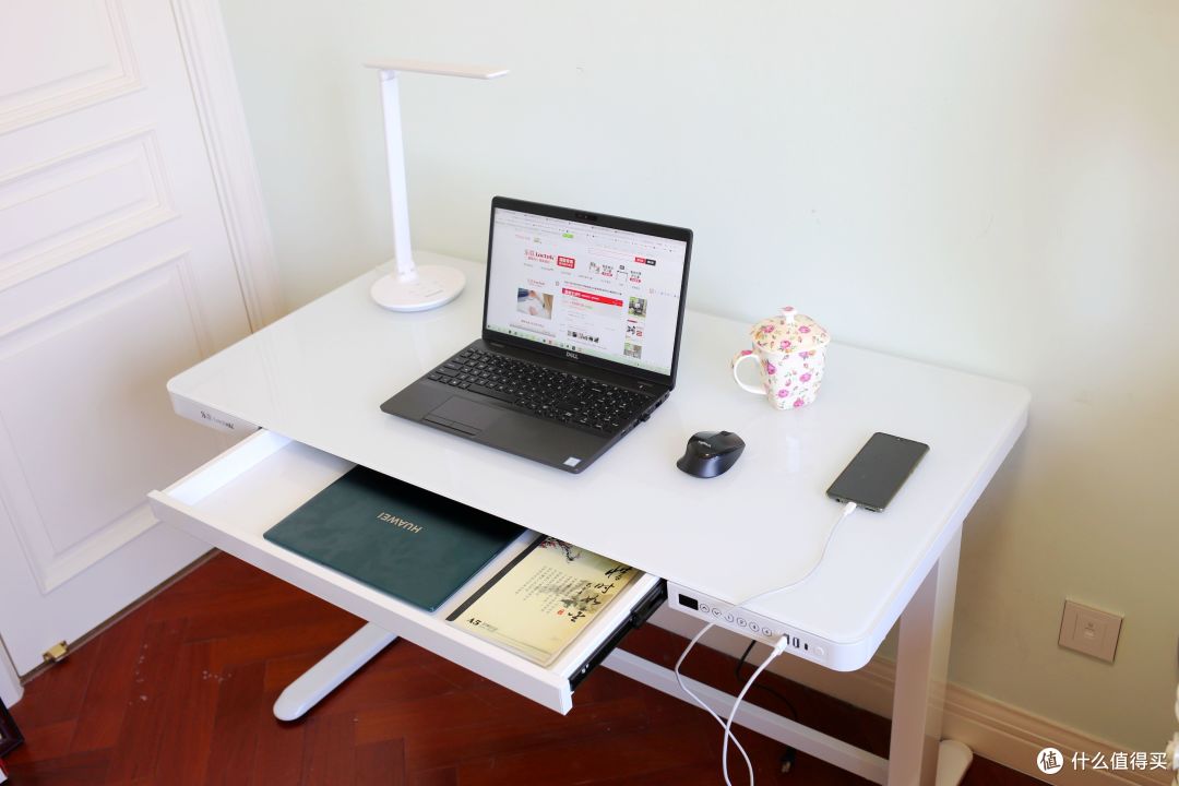 缓解颈椎腰椎压力,能站着办公的乐歌智能电动升降桌全体验