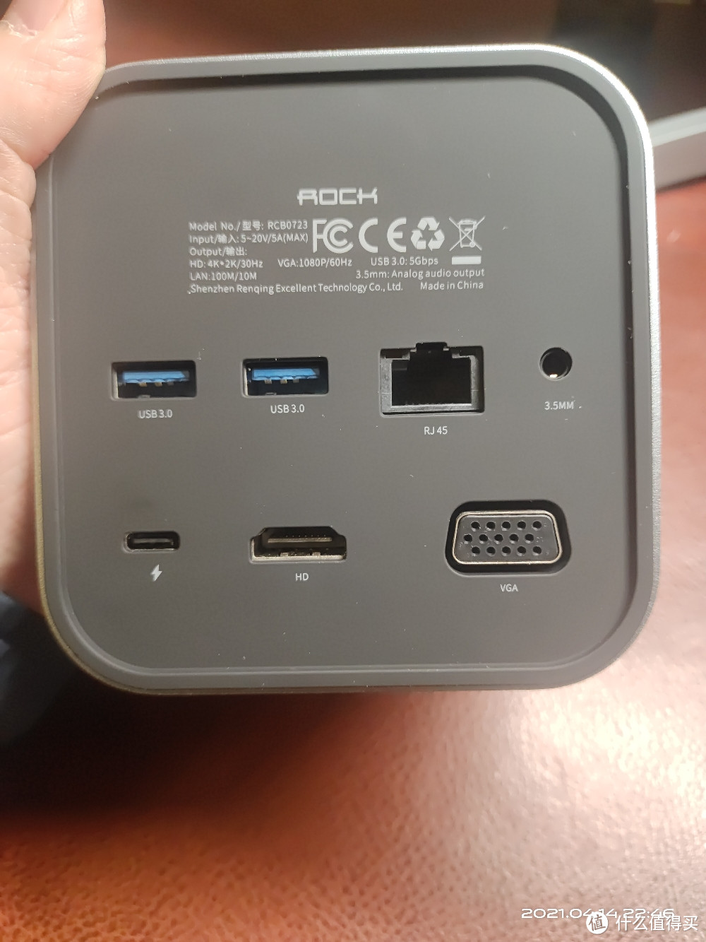 背后，支持pd充电，HDMI，VGA，USB3.0，百兆网口，音频输出