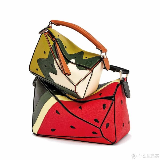 草编包大佬LOEWE又来抢钱了,西瓜、菠萝包有点上头!