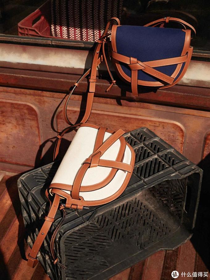 草编包大佬LOEWE又来抢钱了,西瓜、菠萝包有点上头!