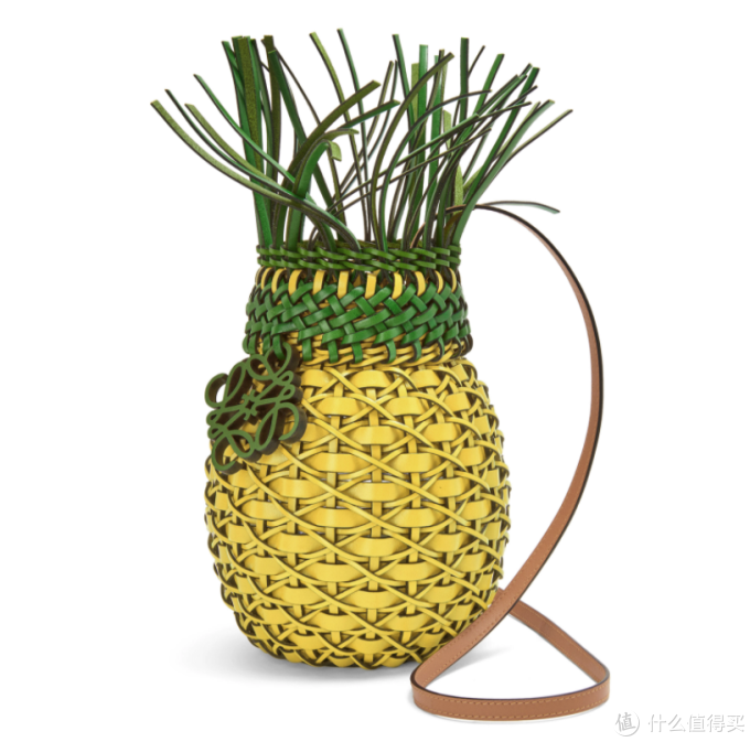 草编包大佬LOEWE又来抢钱了,西瓜、菠萝包有点上头!