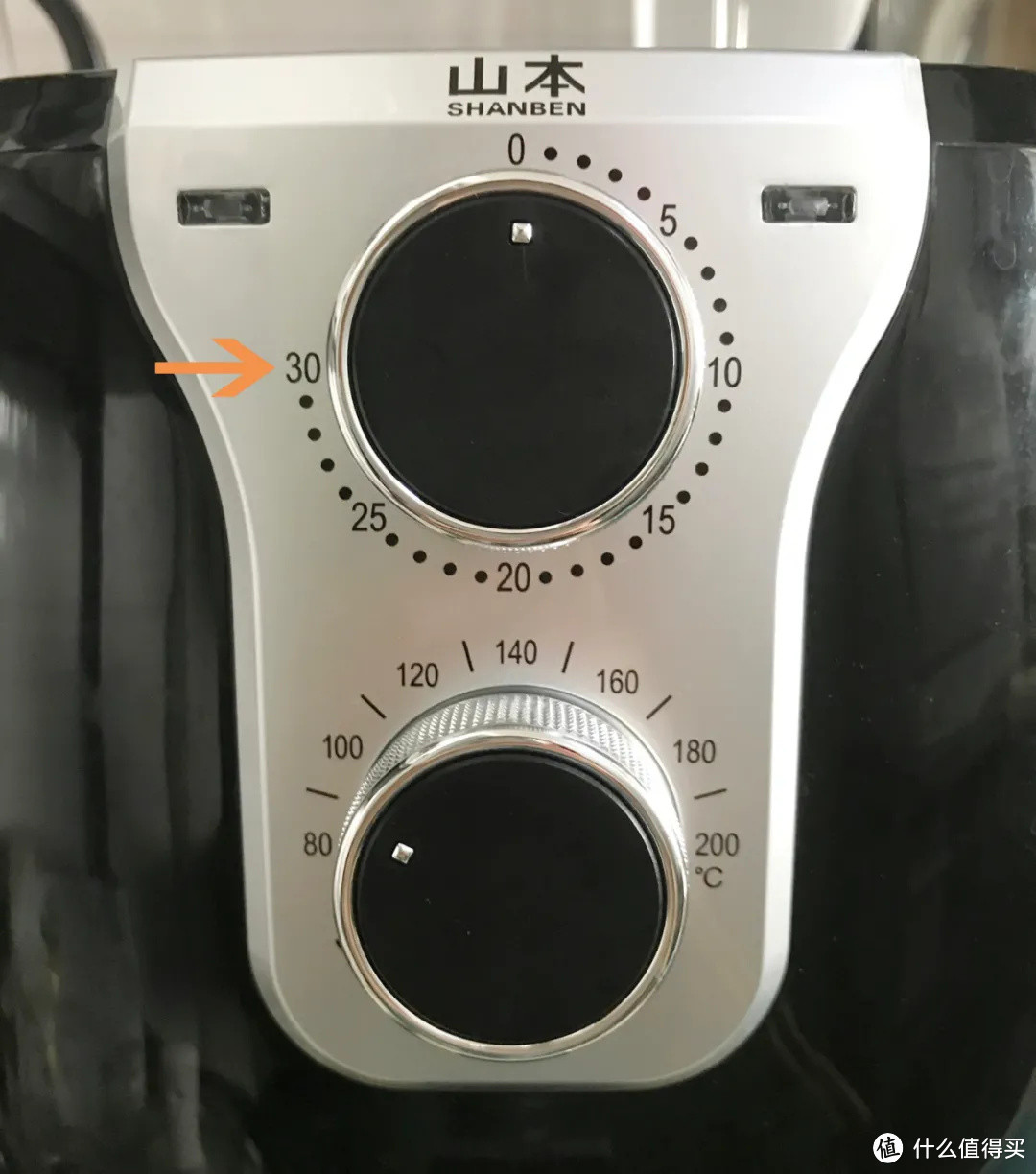 烤箱的时间按钮设置，最长一般是2小时，空气炸锅最长通常是半小时