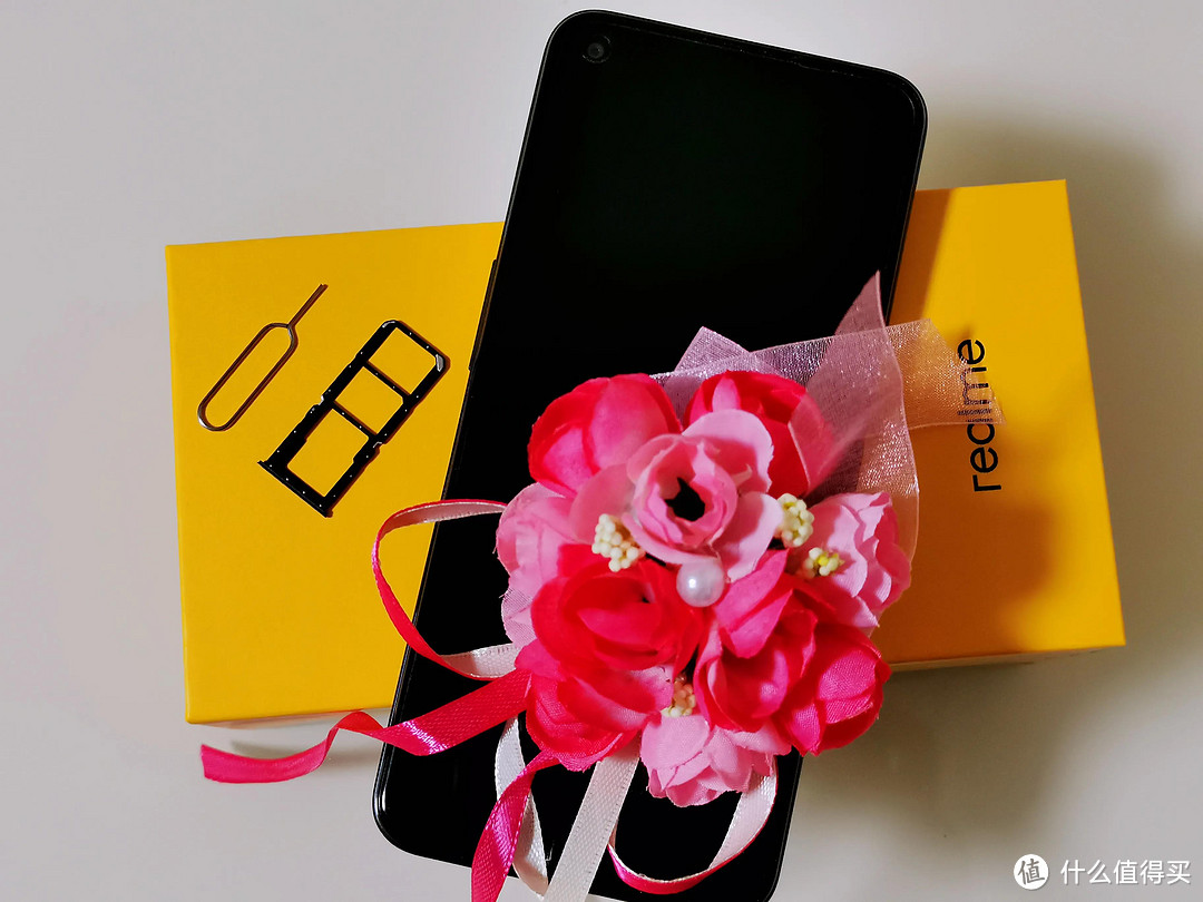 成人世界我都要，5G、续航、轻薄都不误，realme V13上手体验