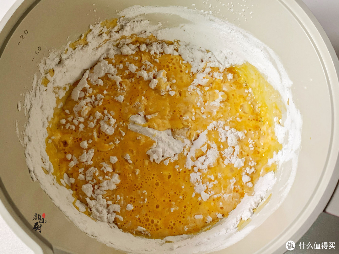 春季,我家没少吃它,搓成小丸子煮一锅,酸甜Q弹,真好吃