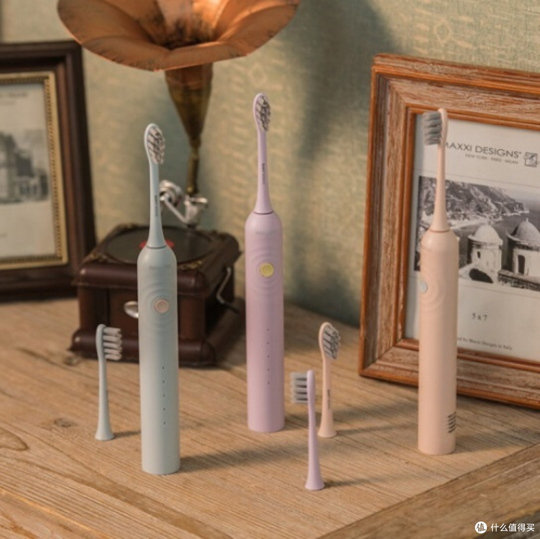 舒客电动牙刷采用偏心轮声波震动技术,动力强劲,只需轻轻按压即可深度