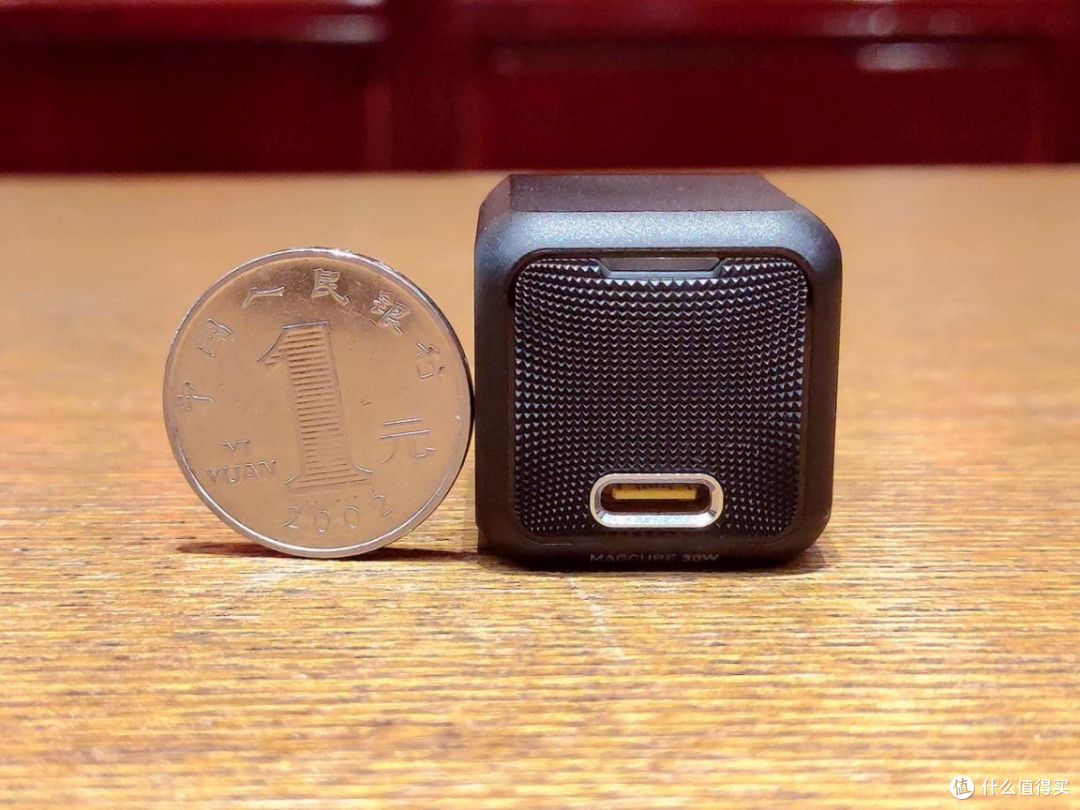 拇指般大小体积,AOHI Magcube 30W充电器上手体验