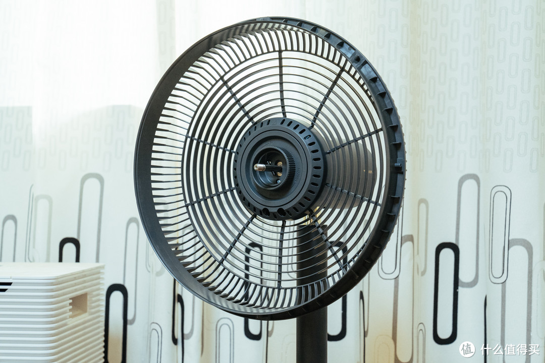 酷热夏季绝不能少的消暑家电好物：智米直流变频电风扇3 黑金版