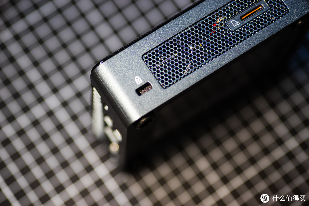 某鱼英特尔（Intel）豆子峡谷 NUC8i5BEK 迷你电脑主机装机