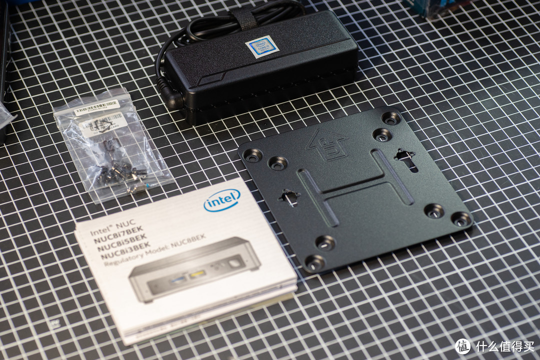 某鱼英特尔（Intel）豆子峡谷 NUC8i5BEK 迷你电脑主机装机