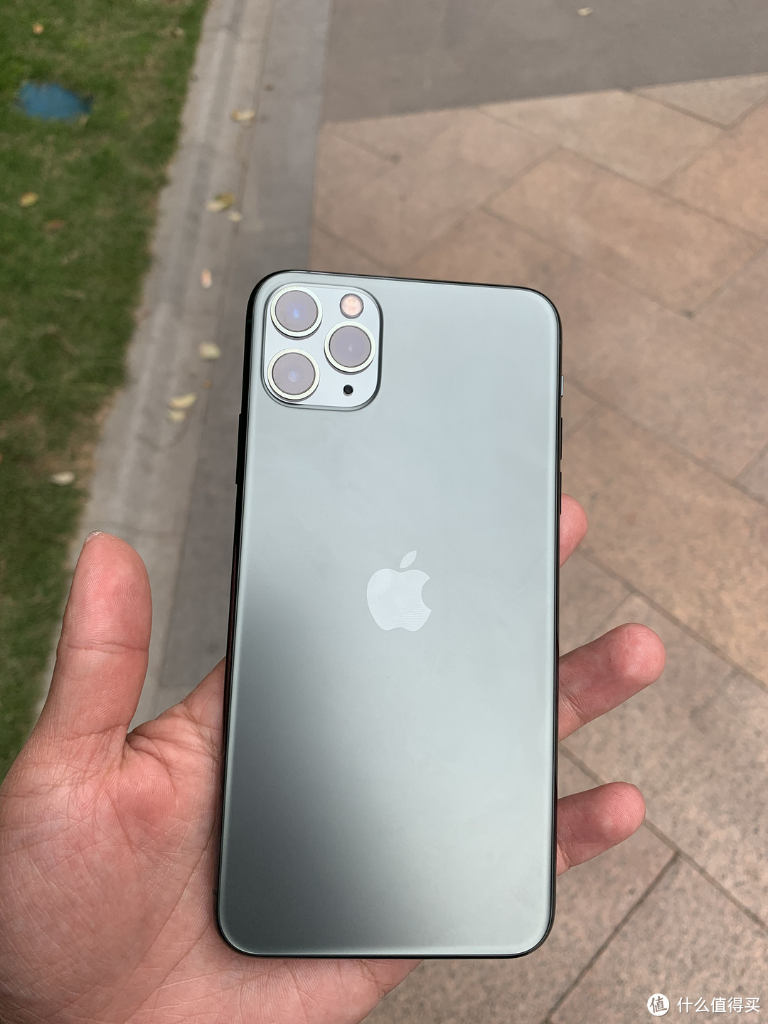 ebay 淘iPhone11 pro max 暗夜绿 $558,顺丰转运99，税183