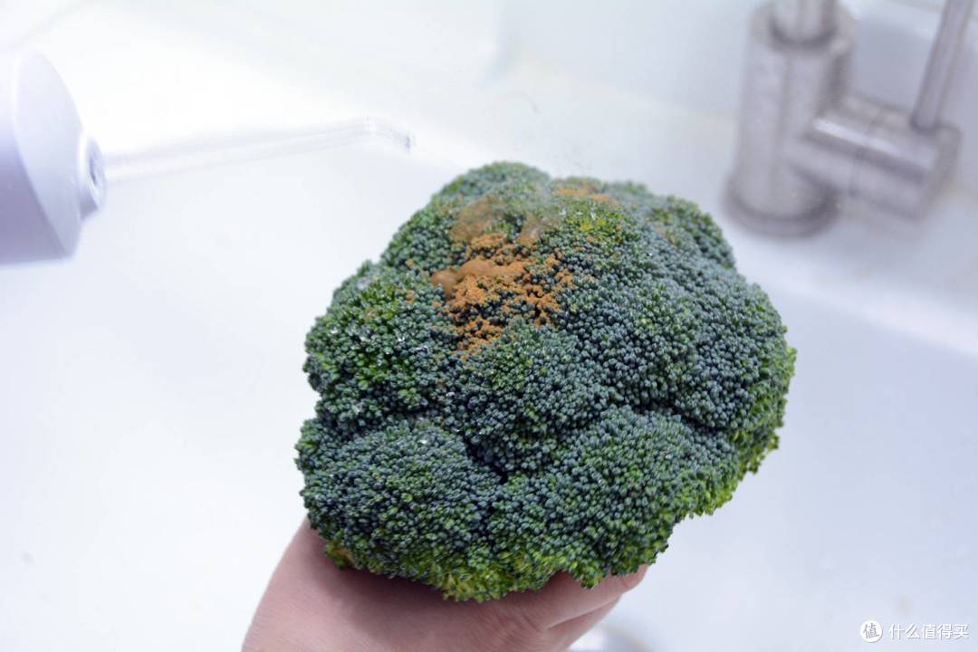 除了电动牙刷你可能还需要它 精致女孩都用的冲牙器