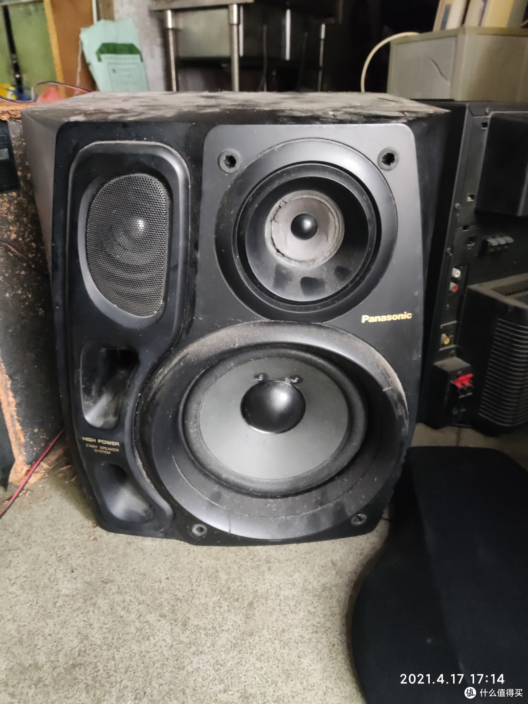 左音箱,脱掉胸罩,中音喇叭音盆老化,高低音都很完美