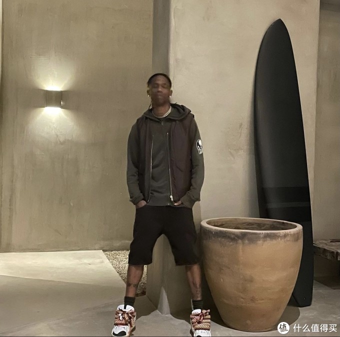 李宁又一重磅联名,竟然还是Travis Scott同款~