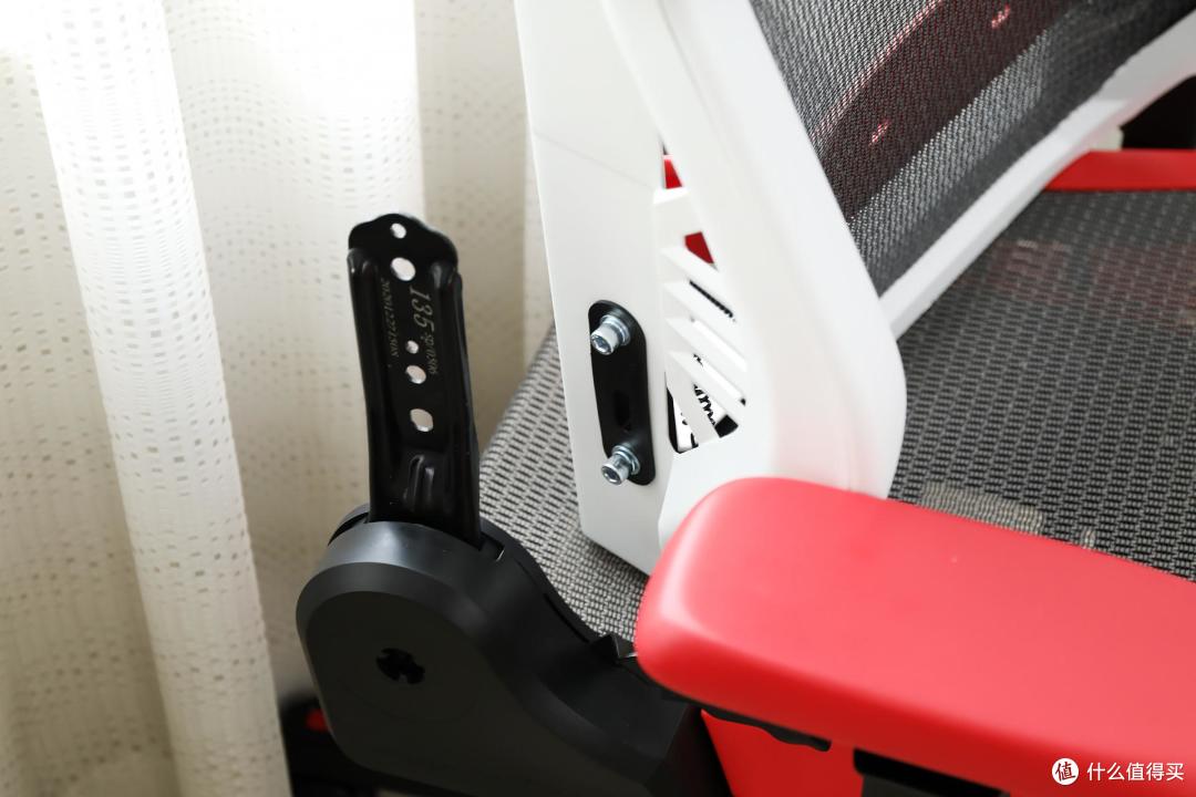 缓解久坐疲劳,从一把迪锐克斯 AIR 人体工学电竞网椅开始