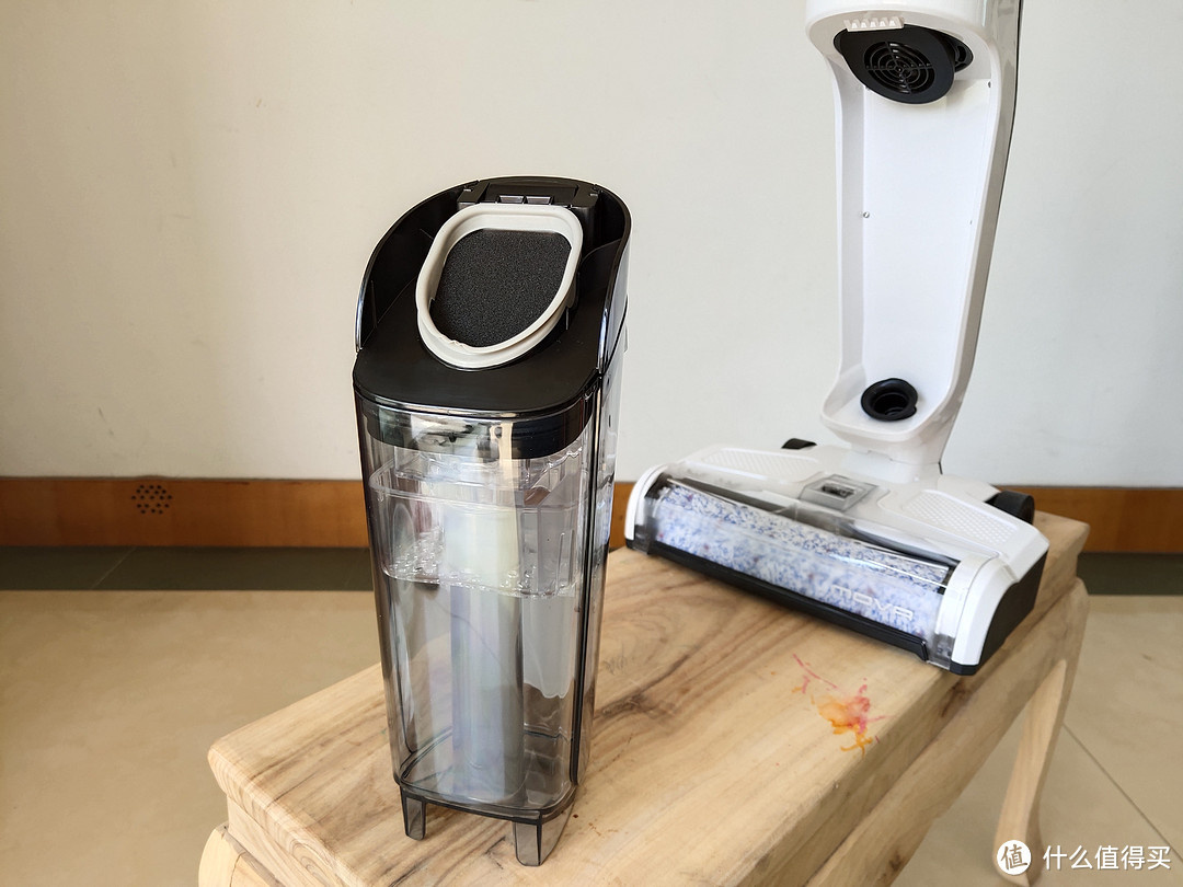 湿垃圾、黏腻污渍用吸尘器和电拖把搞不定?试试这款MOVA无线自清洁洗地机 Rolla5!
