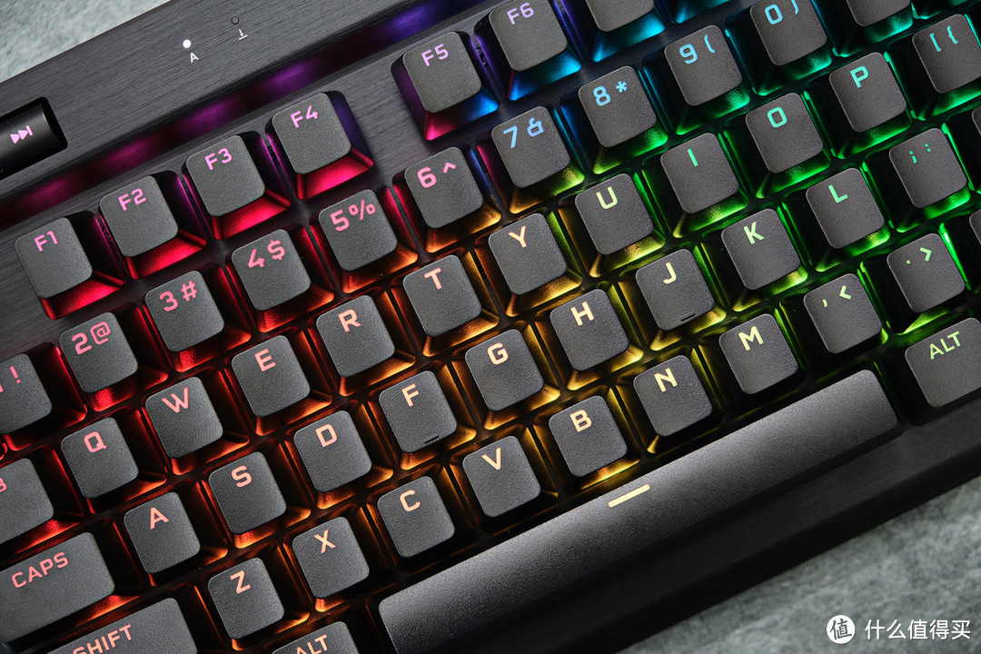 不枉苦等你八年,美商海盗船K70 RGB TKL机械键盘