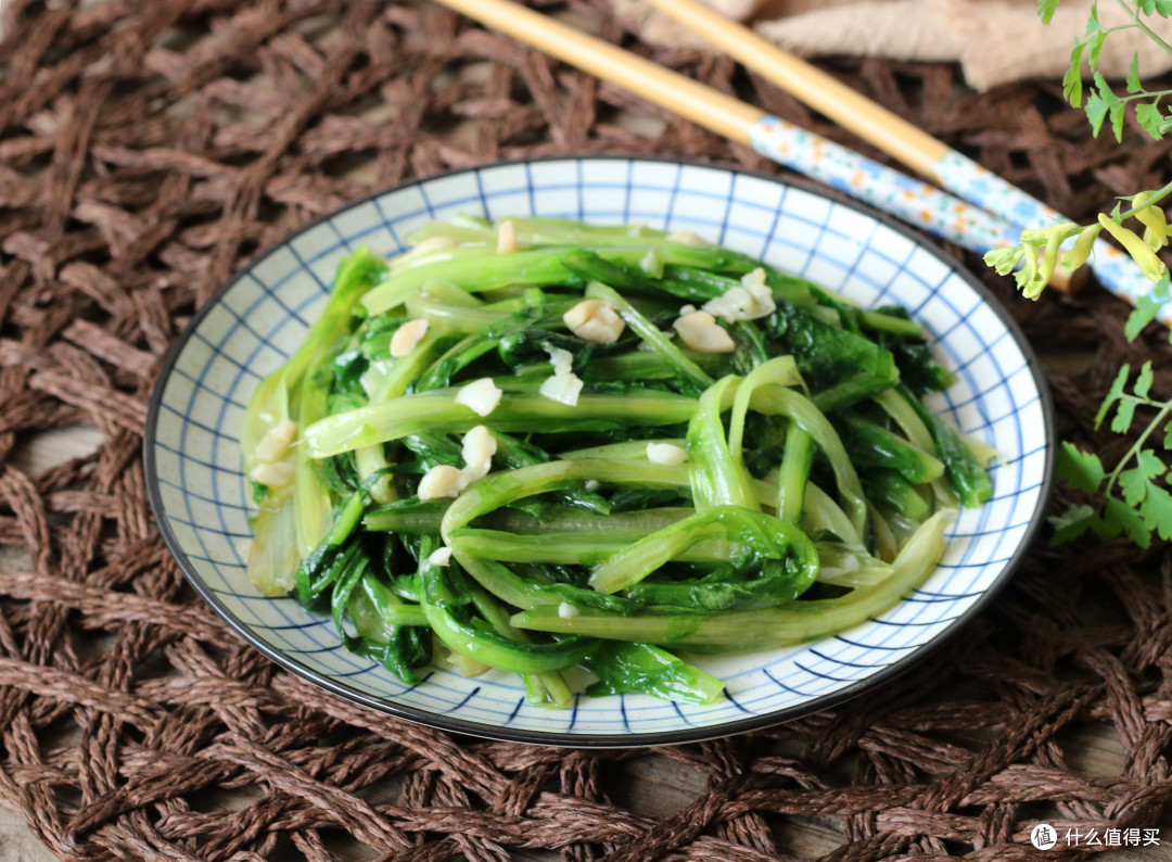这食材很多人当垃圾扔,用它炒青菜,清甜又鲜美,别浪费了