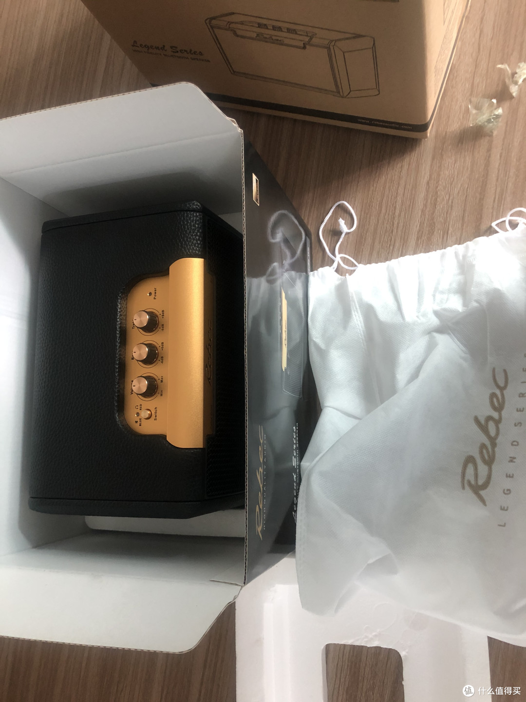 我的种草记 篇一:种草入手 雷贝琴 E3 HIFI无线蓝牙音箱