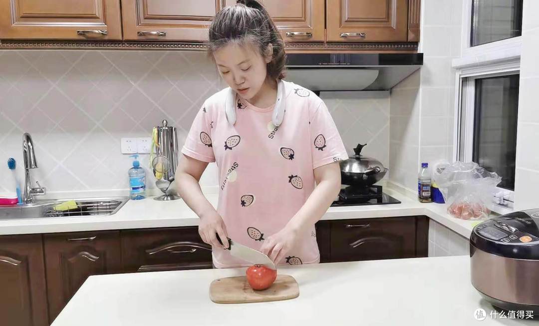 夏日必备清凉神器,摩米士便携挂脖风扇,赶走闷热,潮酷出行