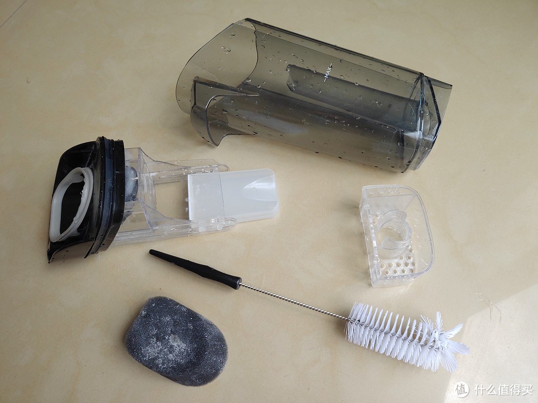 湿垃圾、黏腻污渍用吸尘器和电拖把搞不定?试试这款MOVA无线自清洁洗地机 Rolla5!
