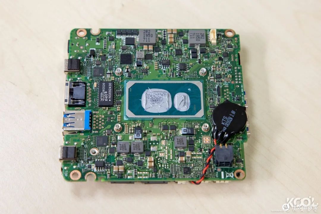 拆解丨一台更完美也更好玩的商用NUC