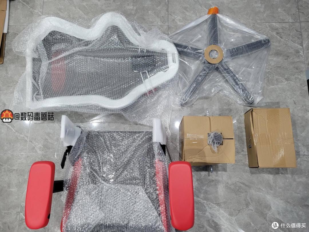 激动的心颤抖的手,彩色电竞椅送女友迪锐克斯AIR电竞网椅初体验