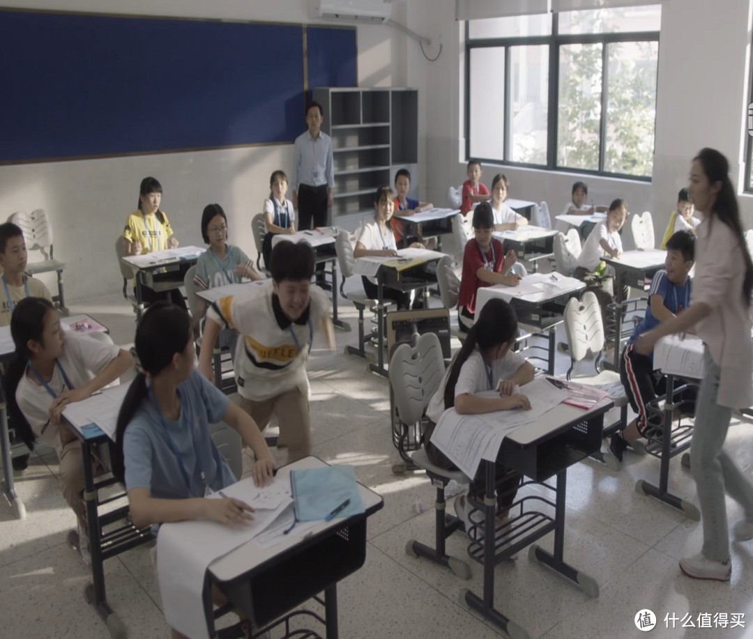 子悠崩溃考场撕卷子，田雨岚摔碎高价红酒，这一幕扎痛了父母的心