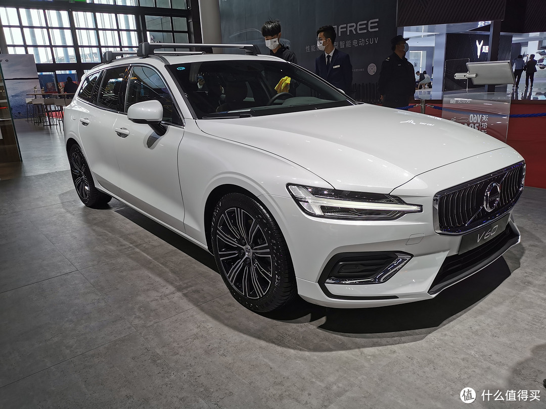 不试过不知道，原来很多五座车都是只能坐四个人！静态体验Volvo V60