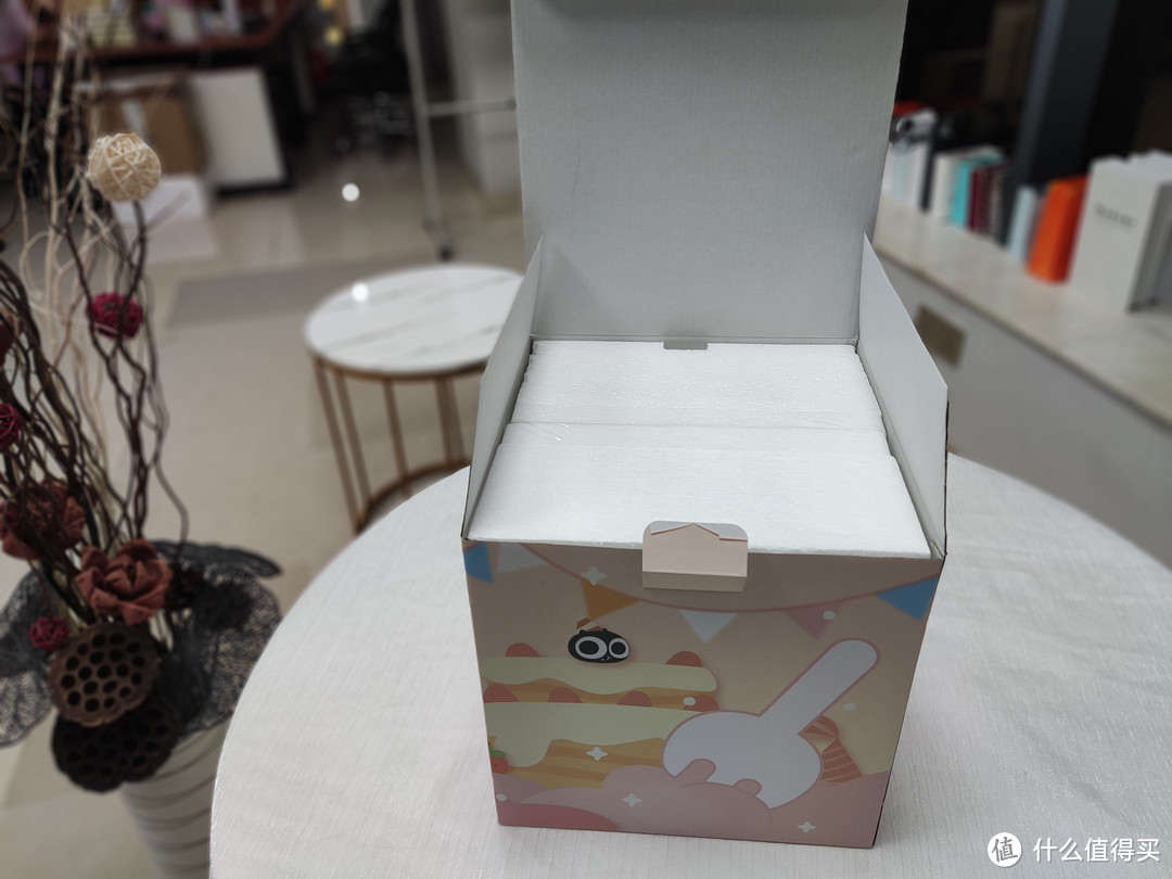 不会翻车的生日礼物:罗小黑生日蛋糕音乐盒评测